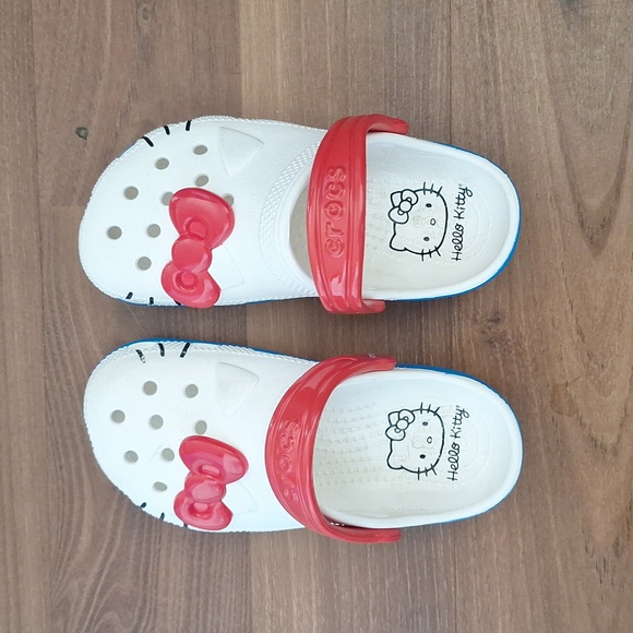 Hello Kitty Crocs - Picture 10 of 11